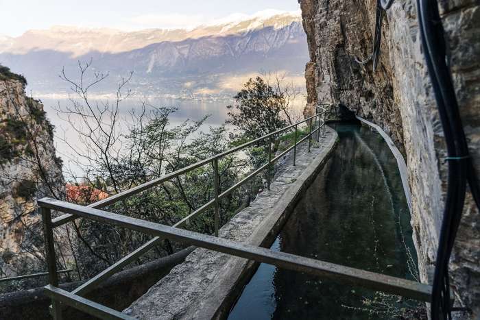 sentiero “Operaie” in prossimità di Campione manufatti per condotte acqua al Cotonificio Olcese
