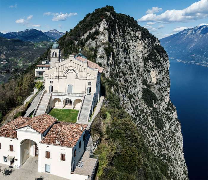 Panorama dal drone: Santuario Montecastello, Centro di Spiritualità